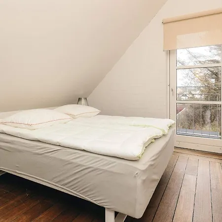 6 Person In Apartman